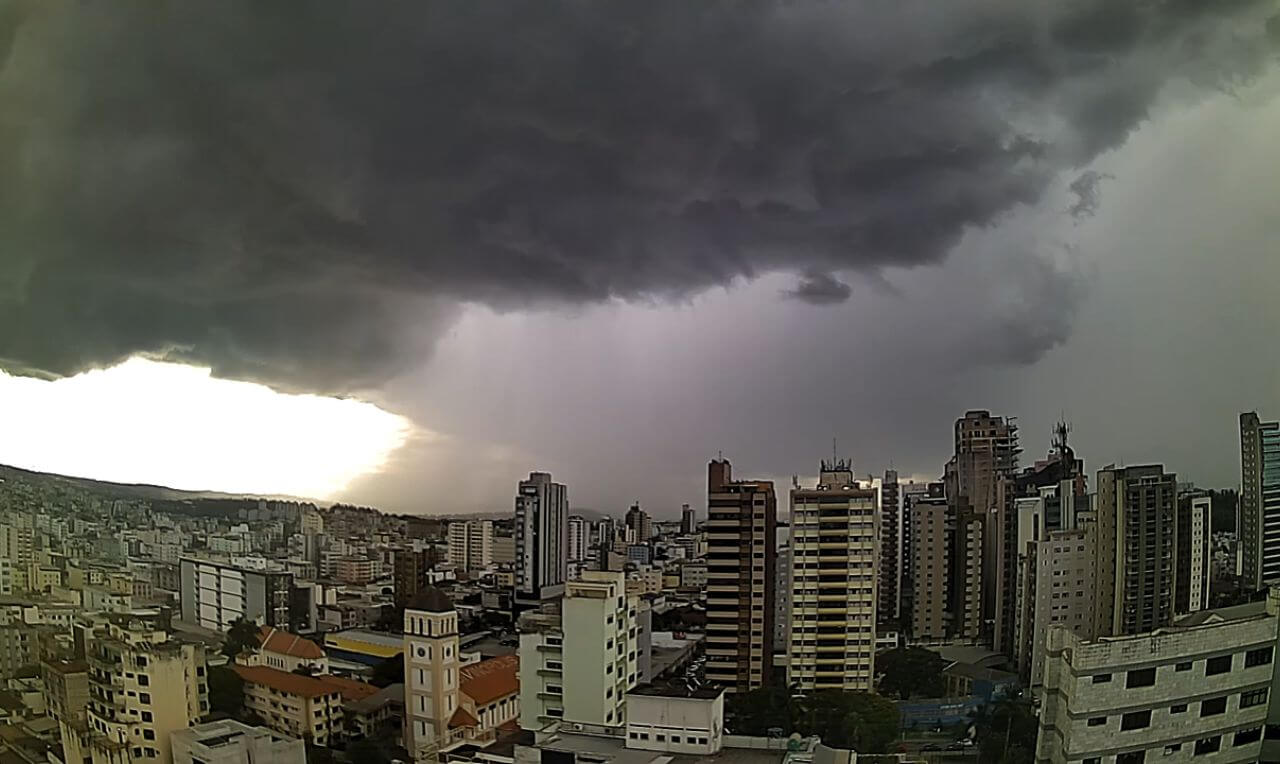 Forma O De Chuva Intensa Em Divin Polis Mg Veja O V Deo Exclusivo